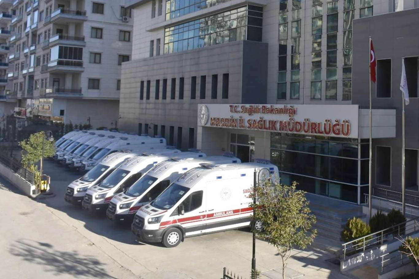 Mardin’de 10 yeni ambulans hizmete girdi Mardin’de 10 yeni ambulans hizmete girdi